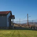Dom wakacyjny Lake Guest House Vrita